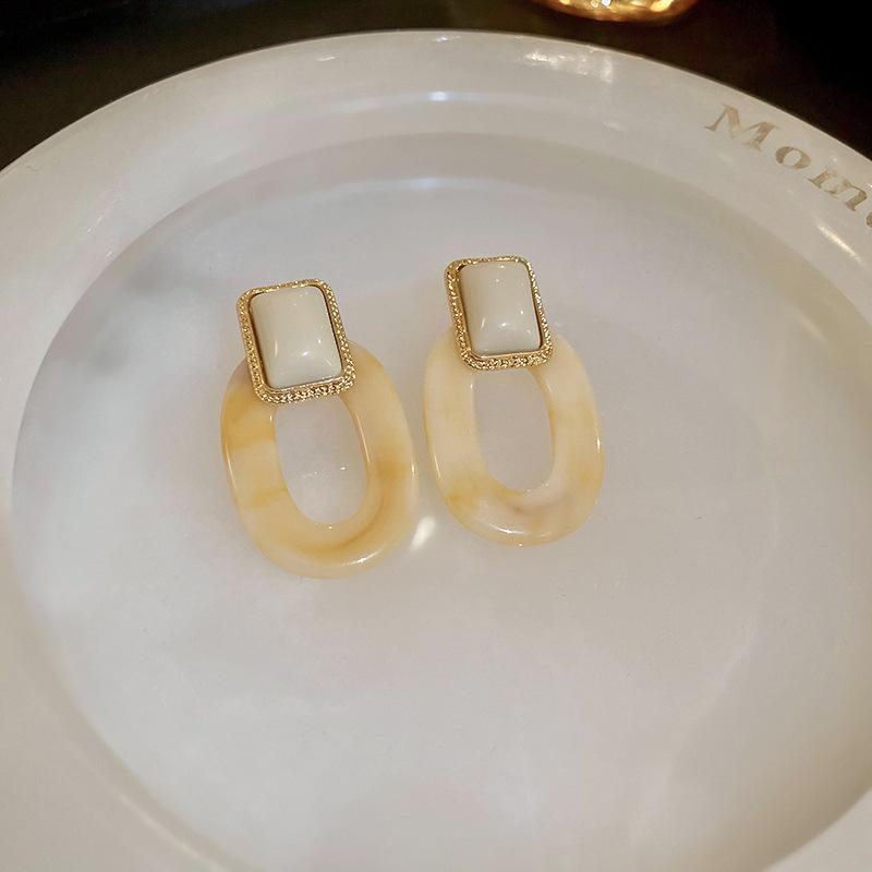 Maillard Coffee Retro Heart Hong Kong Style Versatile Stud Earrings - Niche Fashion Design