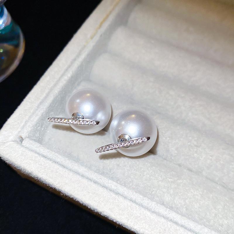 French Retro Zircon & Pearl Geometric Stud Earrings: Luxurious and Fashionable Accessories for Women