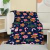 Weihnachts-Lebkuchenmann & Süßigkeitenmuster Fleecedecke Marineblau Festliche Überwurfdecke für Couch Bett Lounging Ideale Geschenke
