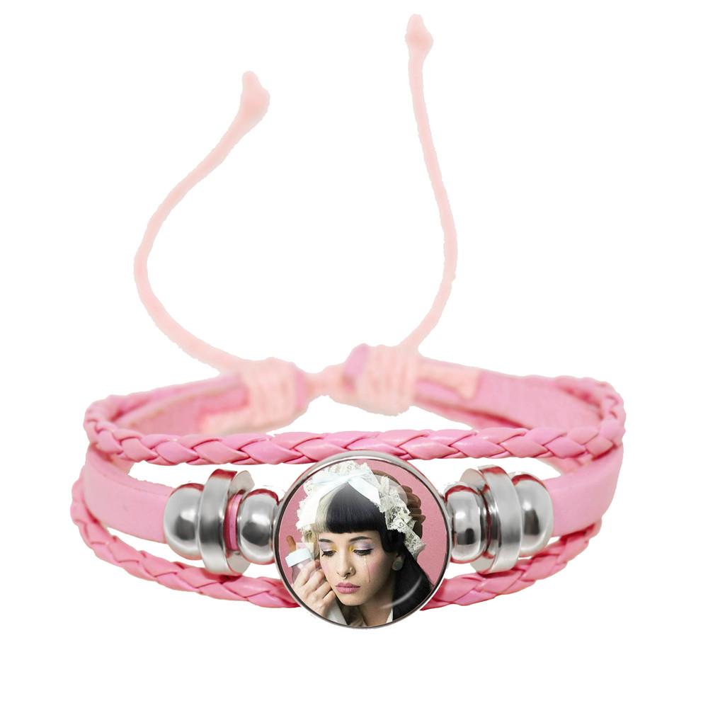 Melanie Martinez Crybaby Braccialetto in Pelle Rosa Cabochon in Vetro Modello Copertina Album Pop Music Braccialetto in Pelle Gioiello Regalo per Fan