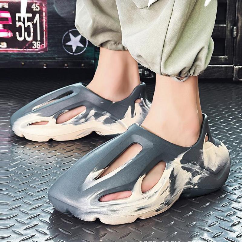 Fashion 2024 Summer Hot Sale Beach Sandals EVA Lightweight Designer Hole Slippers Sneakers Women Men Hollow Garden Shoes Zapatos Hombre