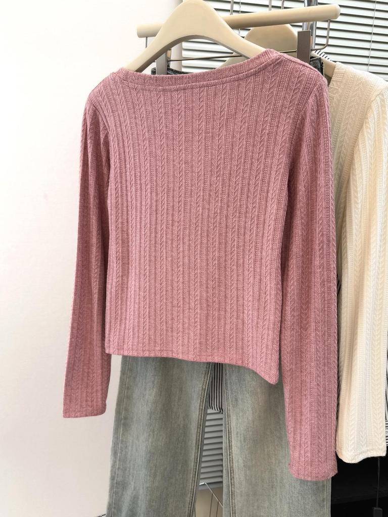 Elegant Women's U-Neck Patterned Knit Top: Slimming Long-Sleeve Base Layer for Spring, Autumn, and Winter
