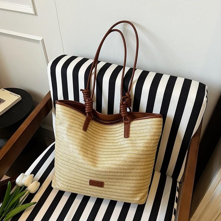 

2025 summer simple and versatile beach bag casual shoulder bag premium texture straw woven tote bag чорний