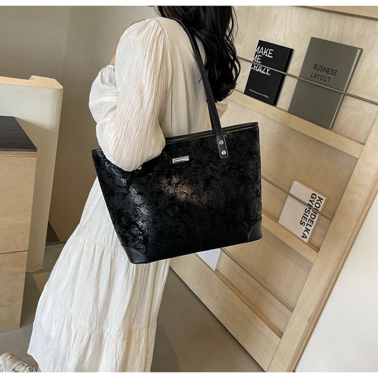 Large-capacity tote bag women's new fashionable and simple armpit bag commuting to work single shoulder hand bag