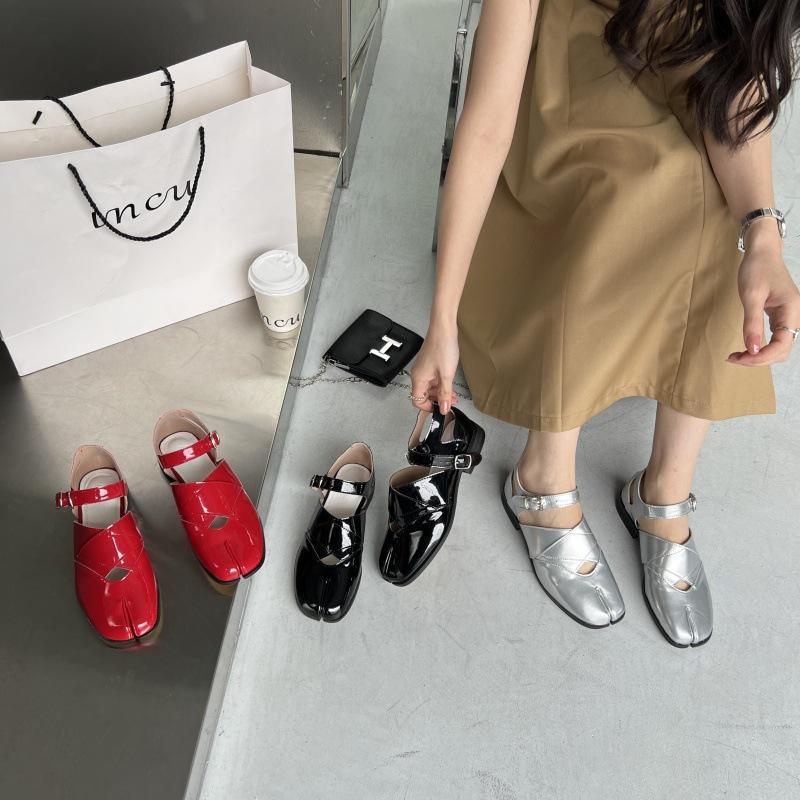 2025 points toe hollow flat bottom women's sandals summer new Korean version special-shaped toe low heel pig trotters sandals women's shoes