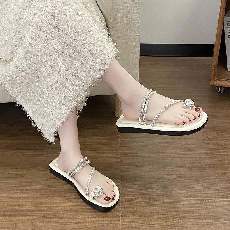 Flat-bottomed cool slippers for women's summer wear, new rhinestone soft bottom non-slip toe beach one-word drag