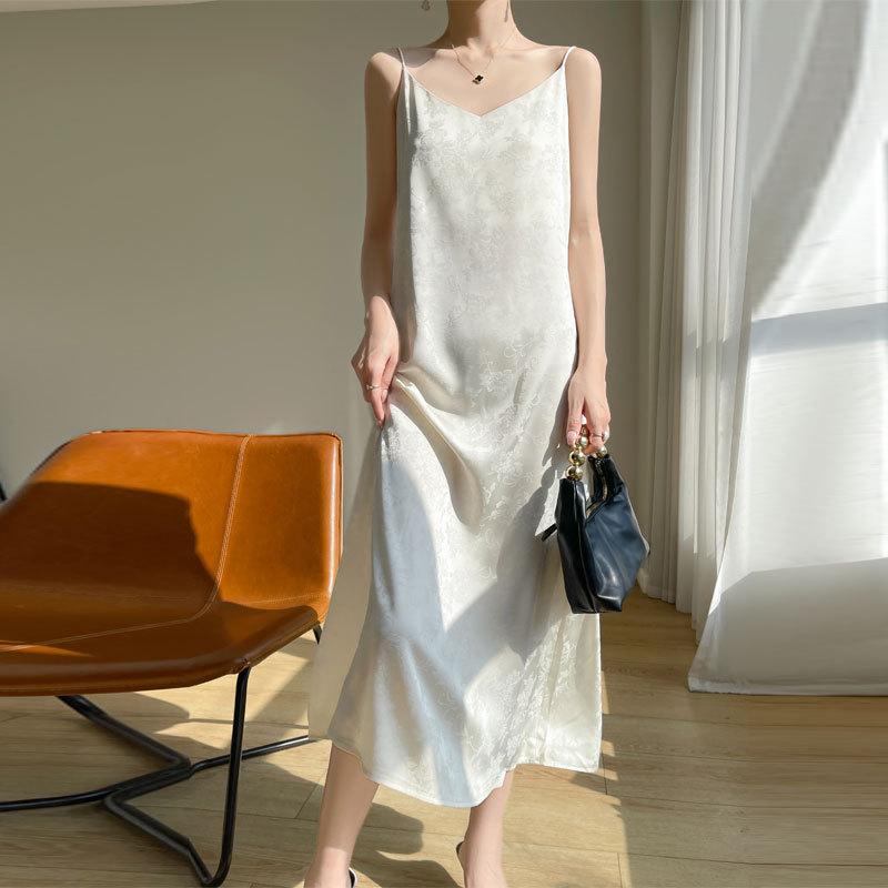 

Шелковое атласное жаккардовое платье на бретелях с V-образным вырезом для женщин Летом Новый китайский стиль Китайский ретро-стиль Без рукавов Длинная юбка XXL бежевый