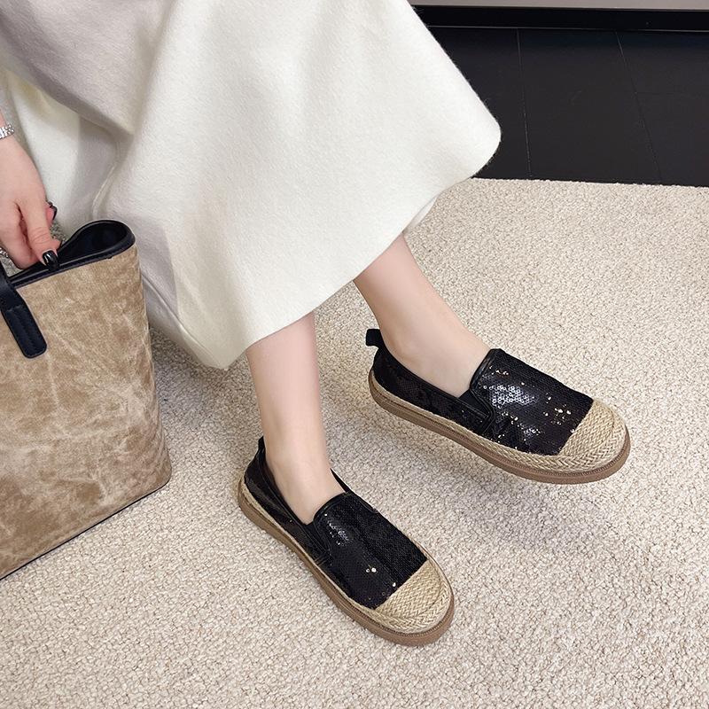

New women s shoes fashionable versatile non-slip soft sole lightweight bright cloth lazy casual shoes single shoes 41