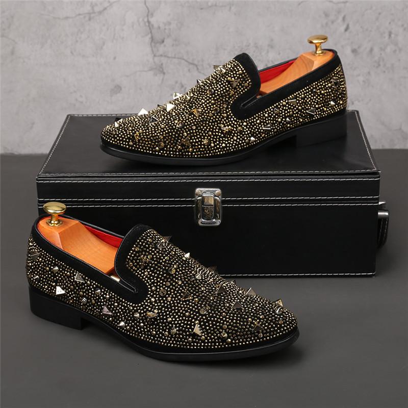 Luxury Brand Designer New Men's Pointed Toe Charm Punk Rivet Rhinestone Wedding Dress Shoes Male Slip On Loafers Zapatos Hombre