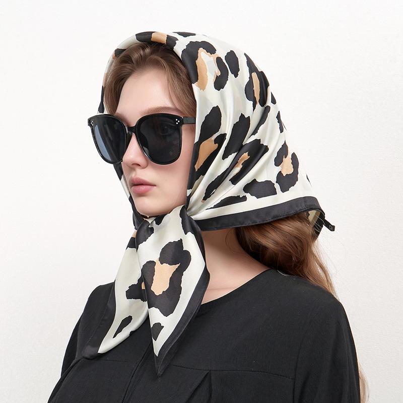 1Pcs 70Cm Retro Leopard Print Silk Scarf Women Imitation Silk Fashion Versatile Headwear Bag Accessories Bandana Square Scarf