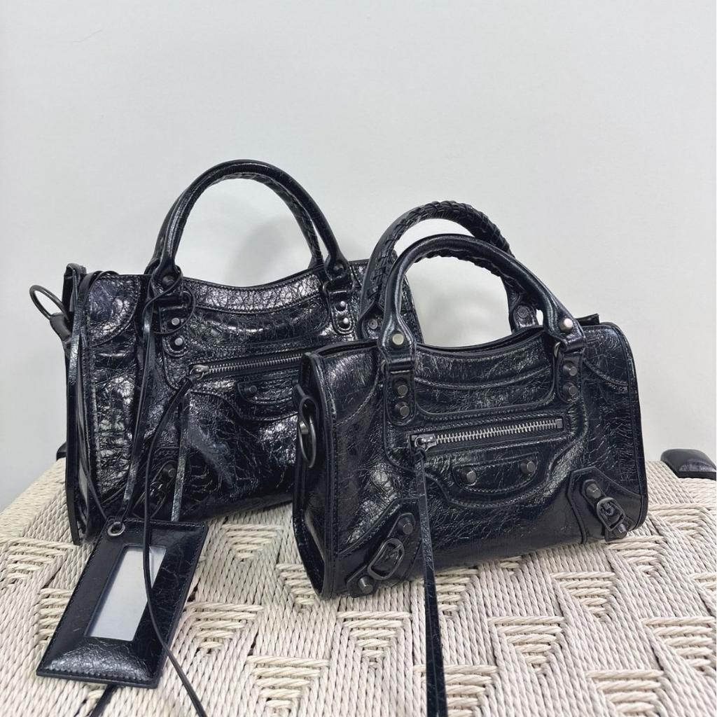 Hot Girl Cool Studded Caggle Motorcycle Bag Twist Tote Bag Oil Wax Cowhide Tote Bag Women's Single Shoulder Underarm Bag