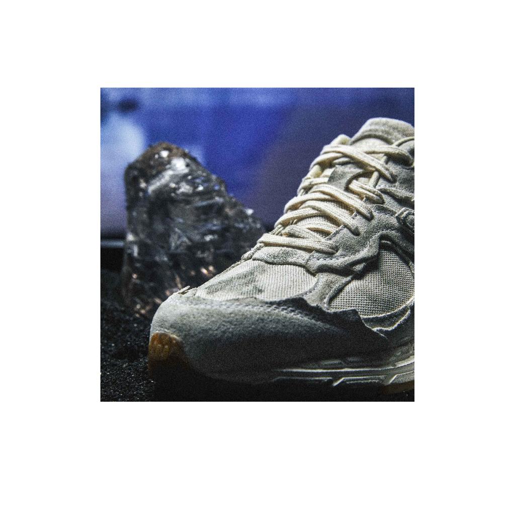 New Balance 2002R Protection Pack - Postarzane Sneakersy Unisex Białe Sól Morska Vintage-Pomarańczowe M2002RDG