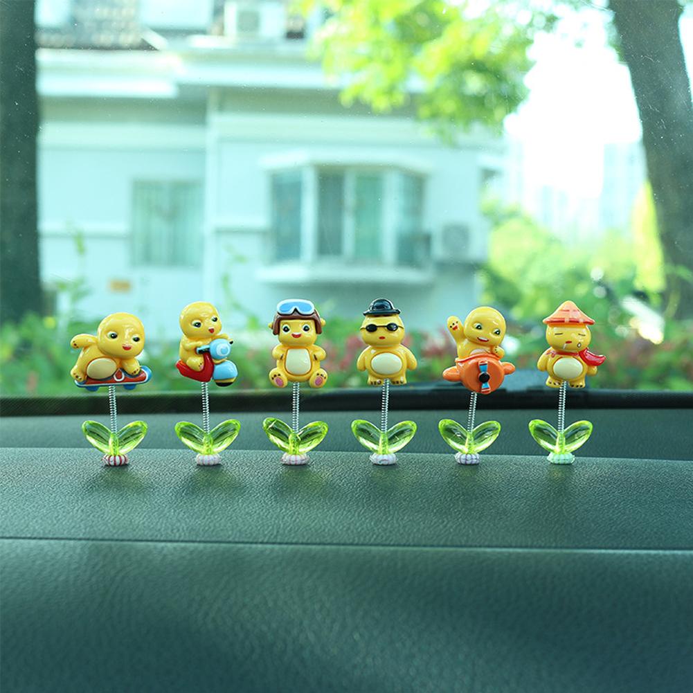 6 st söta tecknade dockor med fjäder som skakar på huvudet, prydnad för bilens instrumentbräda, dekoration, sittkrok, biltillbehör för present