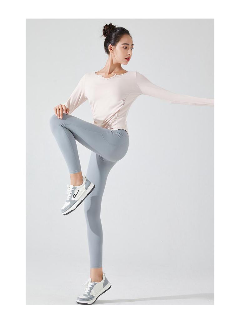 Women's V-neck Long-sleeve Yoga Top - Elegant, Loose, and Breathable for Spring and Autumn Fitness