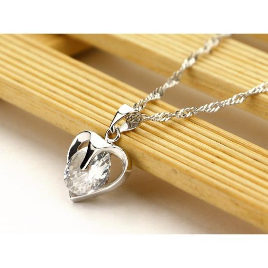Heart-Shaped Pendant Necklace Single Inlaid Gemstone Platinum-Plated Women'S Simple Collarbone Chain Cold Wind