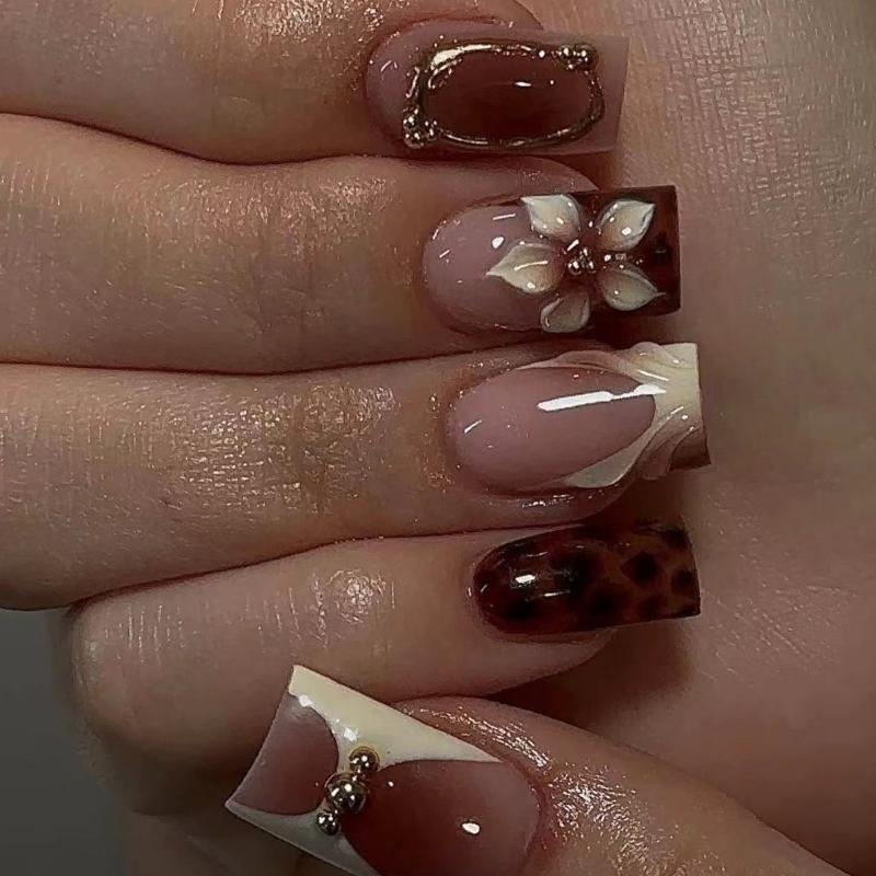 Elegante 3D Gesculpteerde Bloemen Kunstnagels ABS Press-On Nagels Eenvoudige Applicatie Langdurig Voor Bruiloftsevenement Kantoor