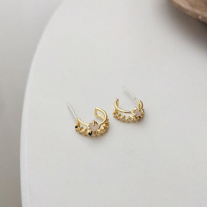 Korean Retro C-Shaped Stud Earrings with Cat's Eye Stone - Trendy, Elegant, and Simple Design for Women