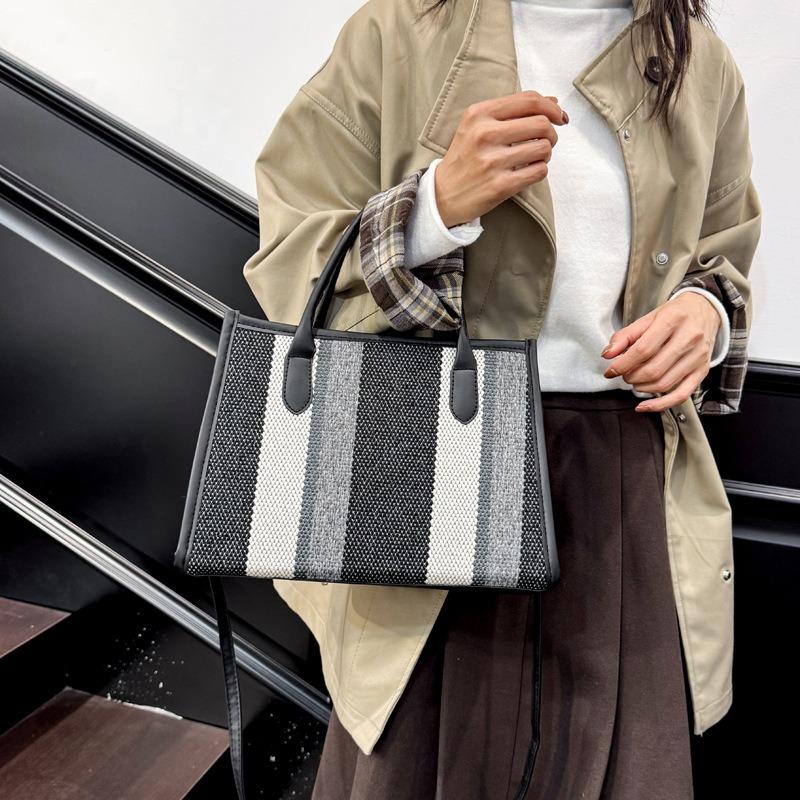 Commuter contrasting striped handbag bag women's fashion messenger bag new women's versatile bag