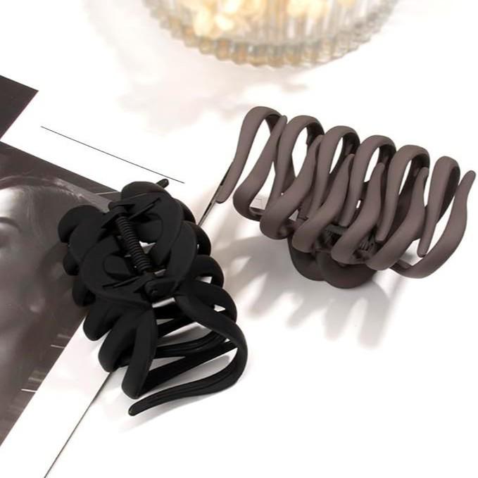 Elegant Large Frosted Mesh Claw Clip for Women - Retro Shark Design