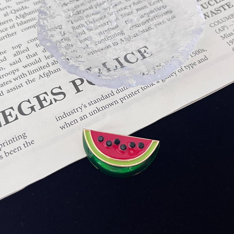 1Pcs Cute Enamel Watermelon Brooch With  Seed Details Gold Trim Perfect For Summer Outfits Daily Wear