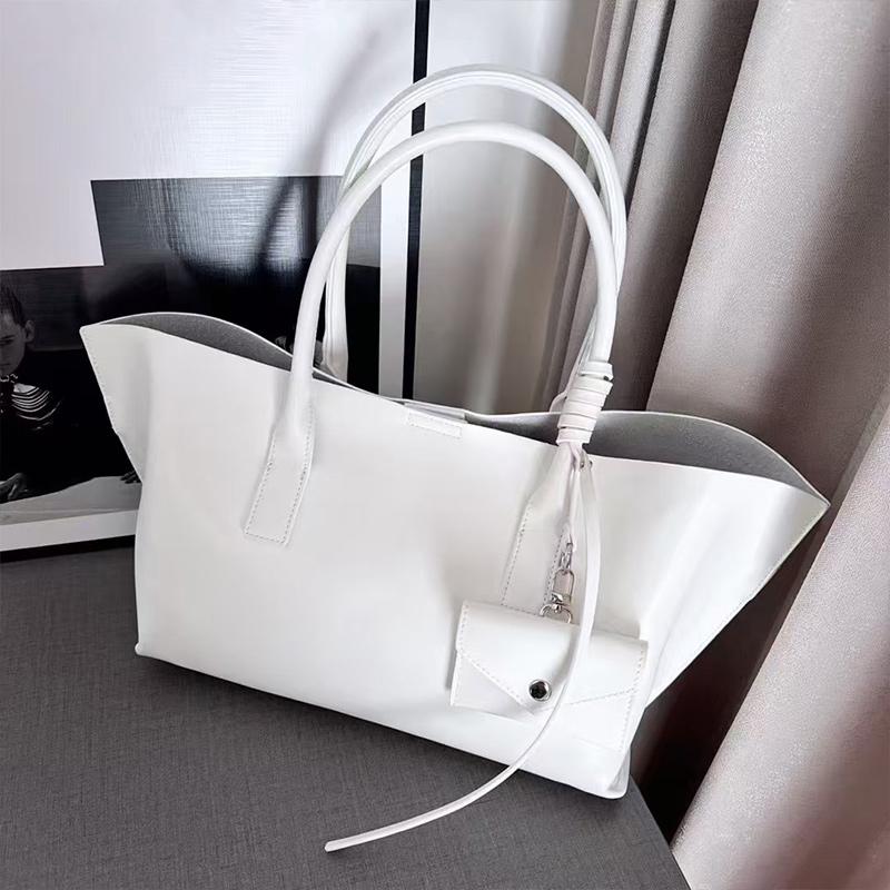 

Advanced Simple Handbag Fashionable Commuting Large Capacity Tote Bag French Light Luxury Black Versatile Women s Shoulder Bag белый