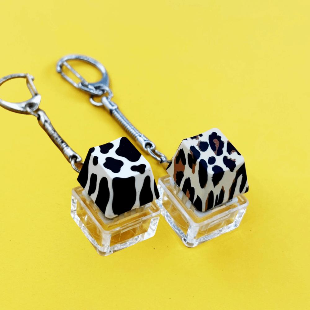 

2pcs Stress Relief Squeeze Keycap Toy DIY Finger Toy Keyboard Pendant for Children Kids E