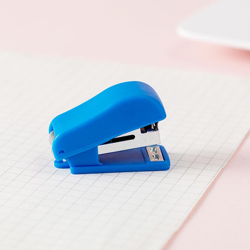 Compact Cartoon Stapler Set with No. 10 Staples, Effort-Saving Design for Students