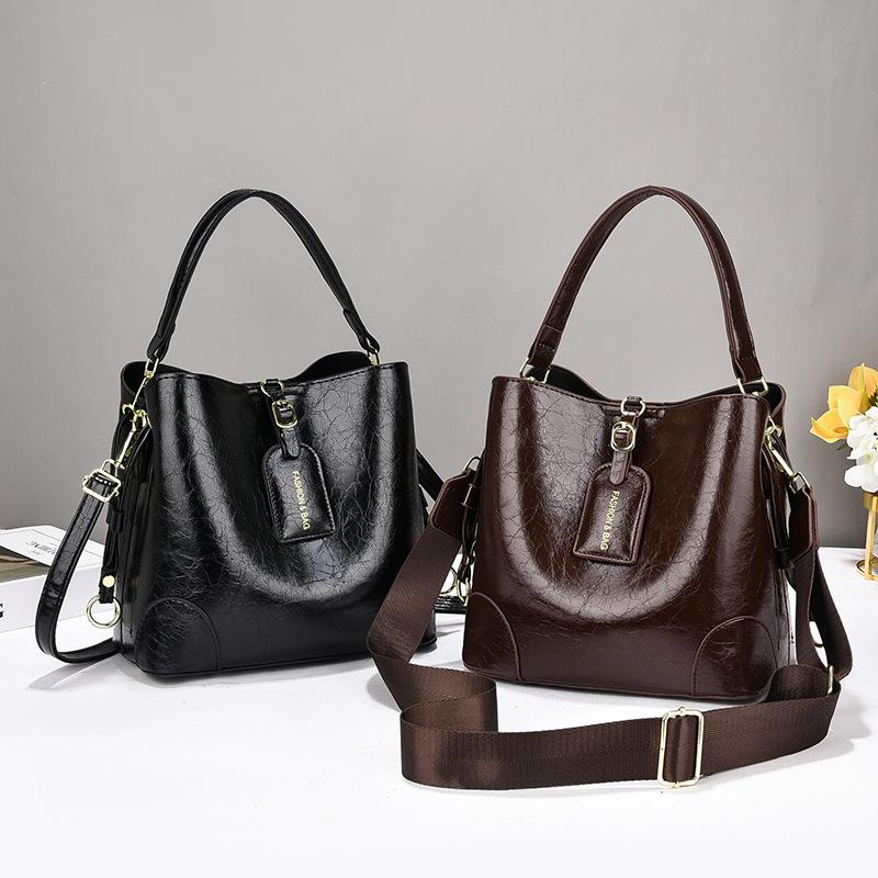 Oil wax leather handbag 2025 new niche high-end large-capacity bag women's shoulder bucket bag