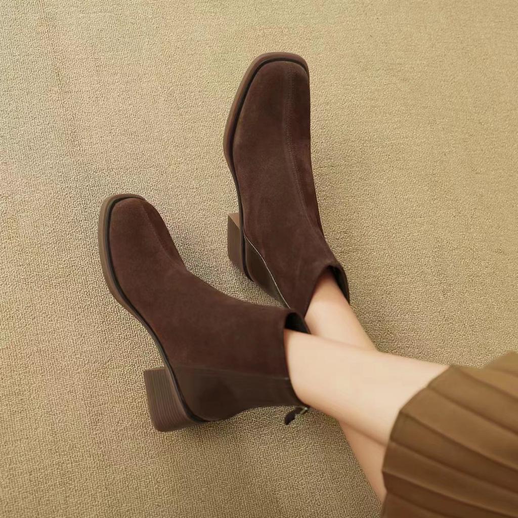 Square Head Chelsea Boots Women's Boots 2025 First Layer Sheepskin French Temperament Fashion Boots Thick Heel Rear Zipper Leather Boots Short Boots