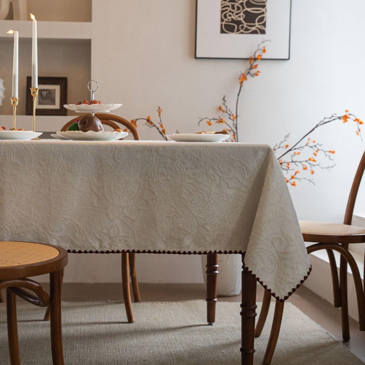 

Атмосферная трехмерная жаккардовая скатерть Французская легкая роскошь Однотонная скатерть Праздничное украшение Скатерть для кофейного столика 100-140