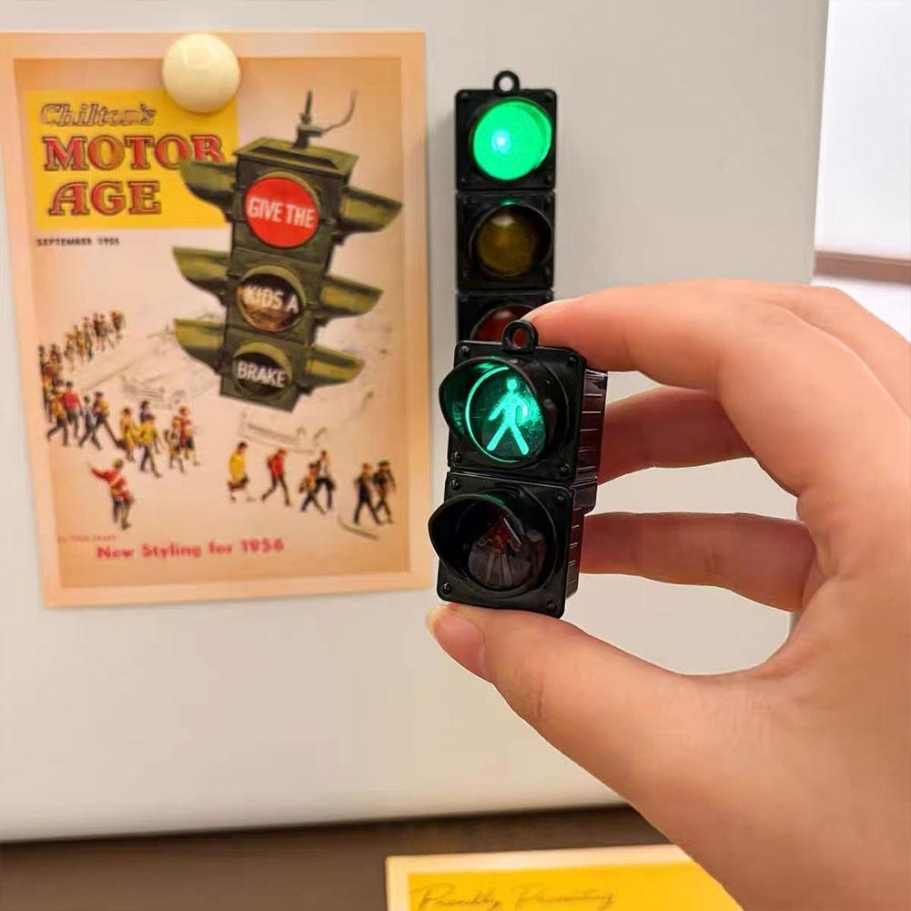 Circular Flashing Strong Magnetic Traffic Light Refrigerator Magnet Pegboard Magnetic Suction Decoration Miniature Light-Up Toy