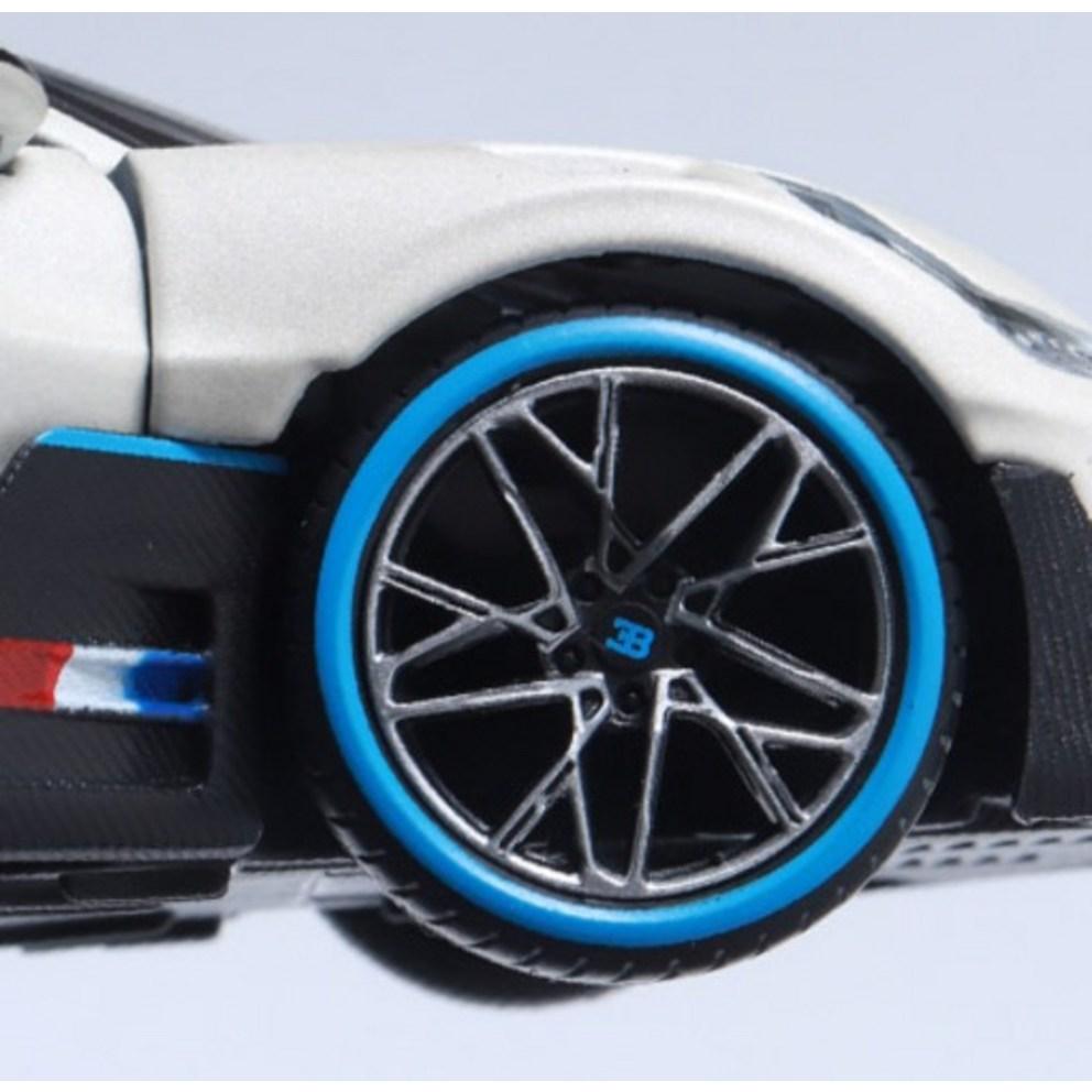 Maisto 1:24 Bugatti Divo Kovový model auta, bílý