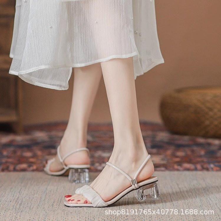 

Внешняя торговля одинарная мягкая подошва темперамент два способа ношения сандалии женская обувь 2025 лето новый летний с юбкой средний толстый каблук крутые тапочки 40 абрикосовый