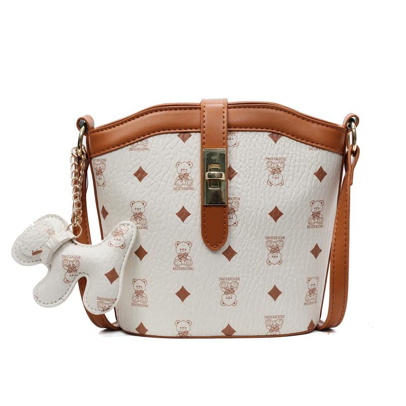 2025 new niche design fashionable temperament classic printed bucket bag commuter versatile women's casual messenger bag