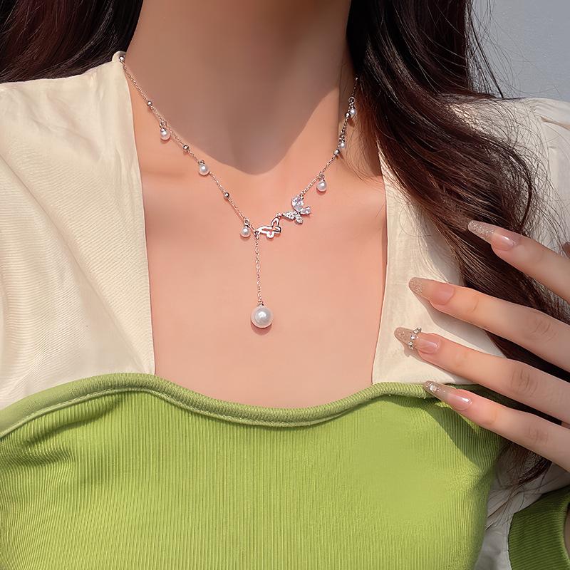 Light Luxury Niche Titanium Steel Necklace Women's Senior Design Sense Zircon Bow Clavicle Chain Neck Chain