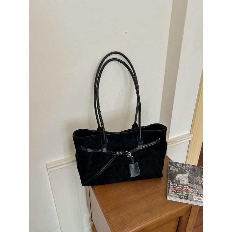 Underarm Bag Vintage Style Handbag with Large Capacity for Commuting