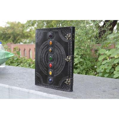Dziennik Seven Stone Chakra w skórzanej oprawie z zamkiem, tłoczone, zabytkowe skórzane pamiętniki