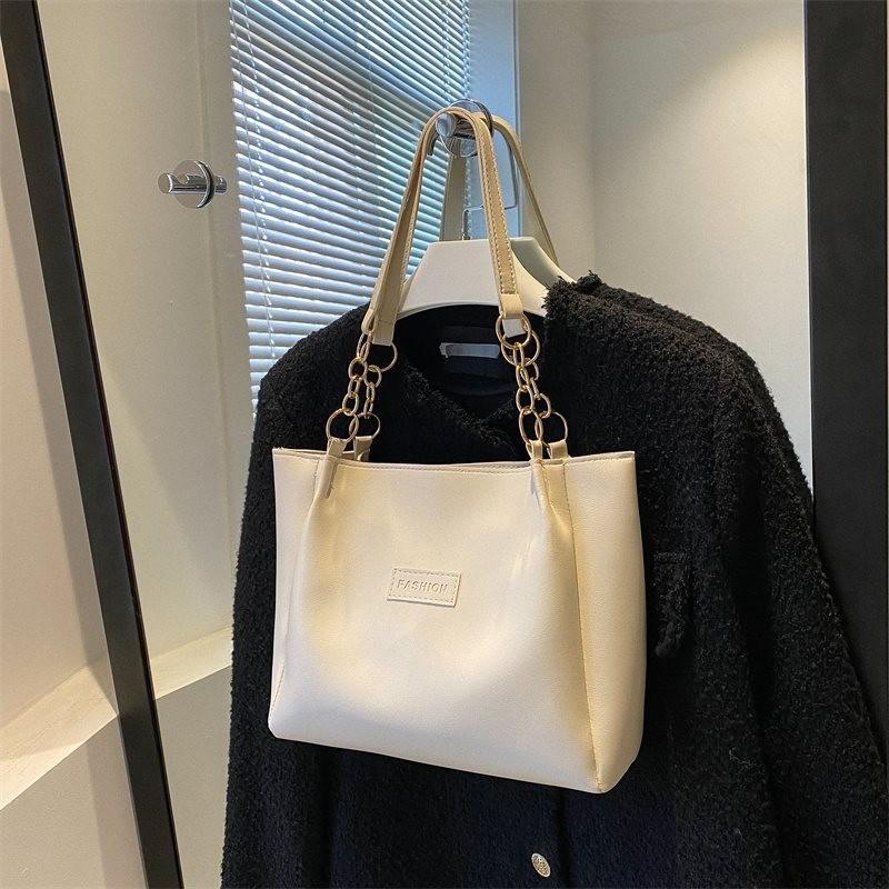 Stylish Retro Women's Tote Bag For Autumn Winter 2023 With Large Capacity And Chic Design