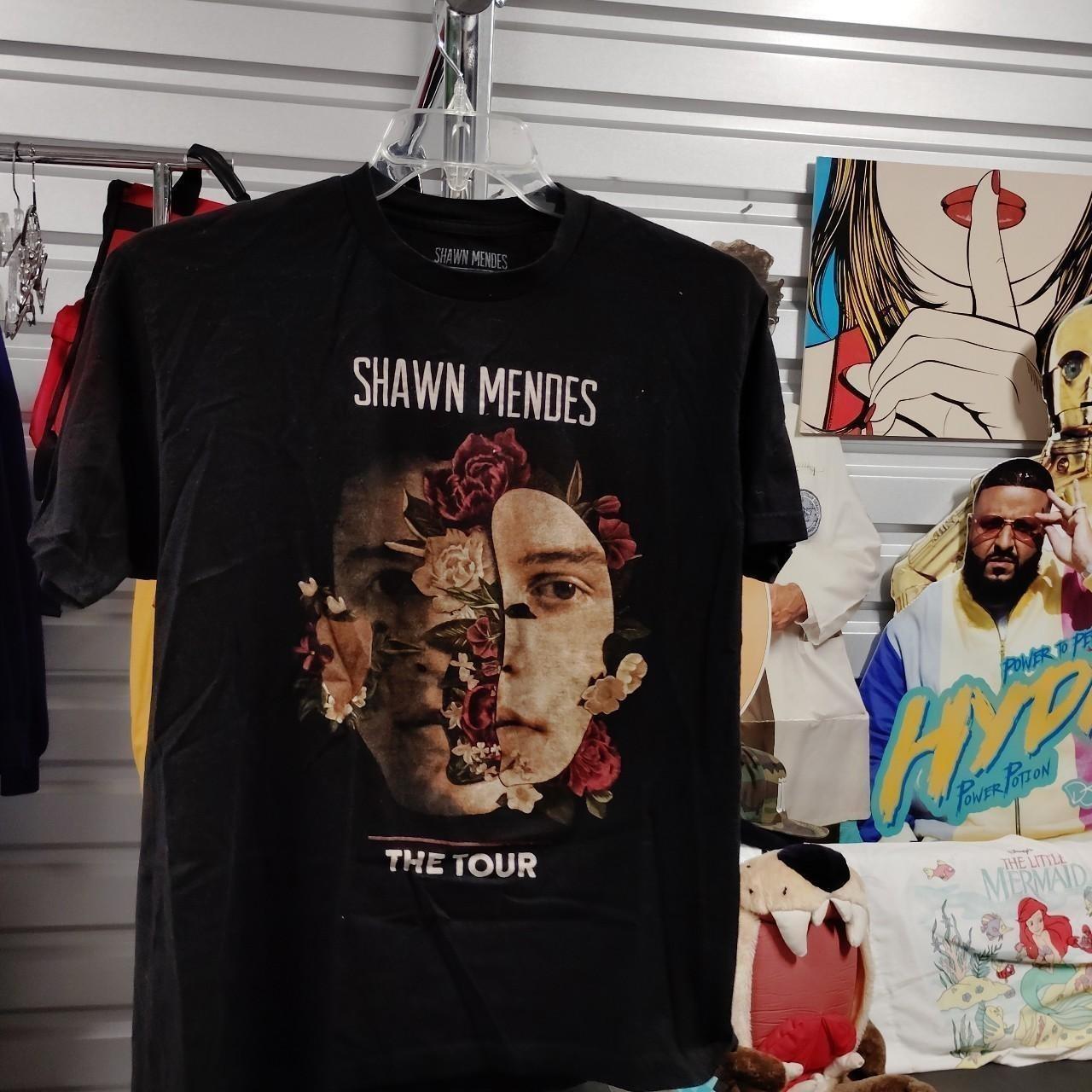 Shawn Mendes “The Tour” 2019  With Rose Graphic Size Large A276ed Unisex T-Shirt L