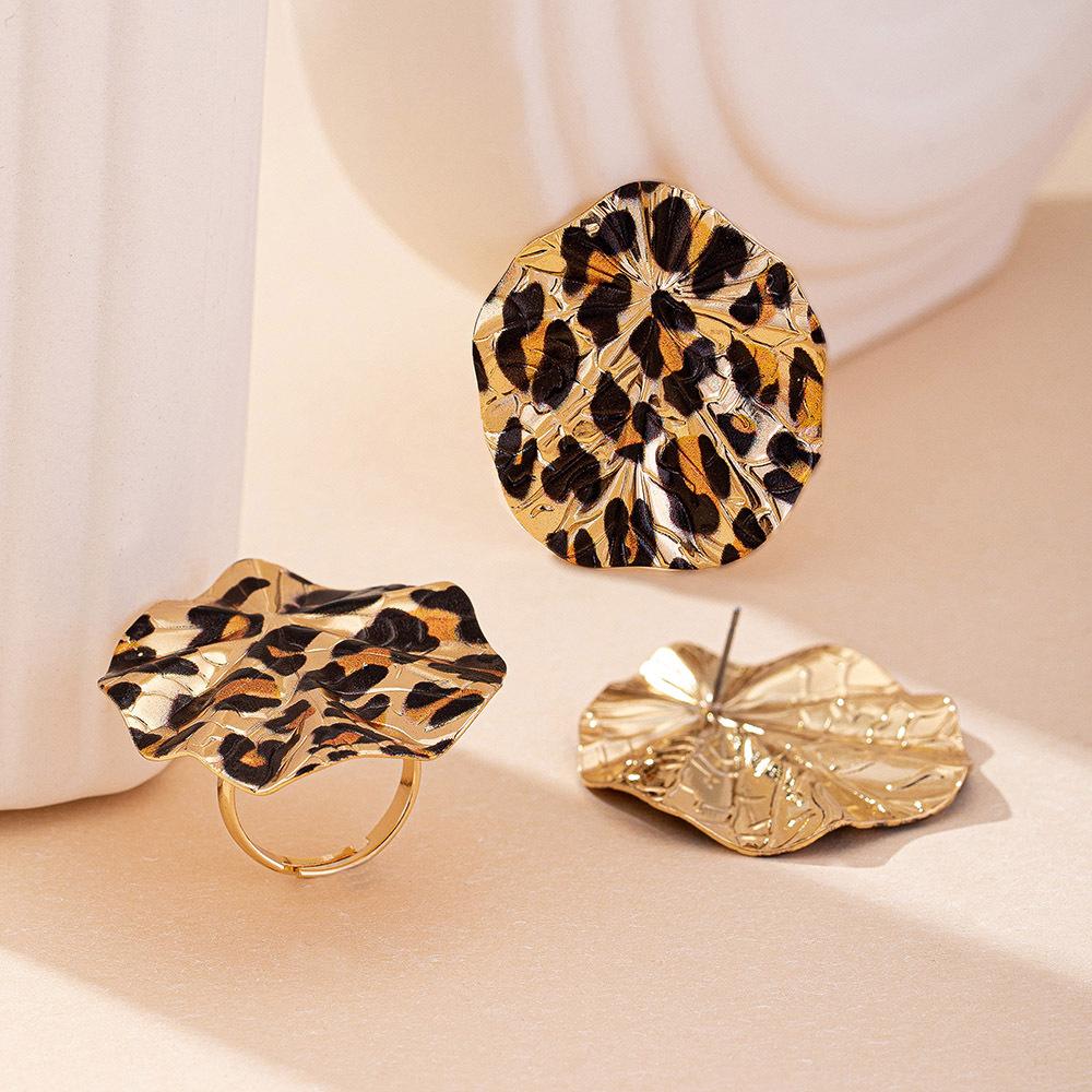 Fashion for Women Jewelry Retro Geometric Leopard Print Circle Disc Fashionable Design Earring Ring Set