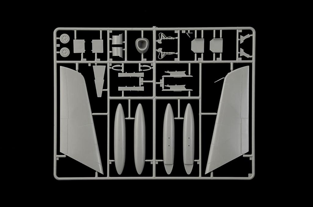 Platz Italeri Scale American Fury Plastic Model Kit IT2811 1/48 FJ-2/3 (Airplane)