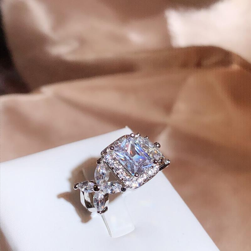 Platinabelagt Ikke-falmende Prinsesse Firkantet Diamant Twist Arm Mikrosett Zirkon Dame Diamantring Ring