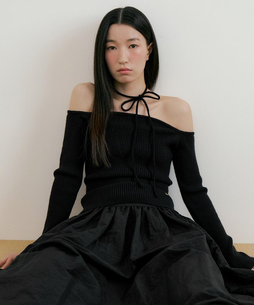 LUCIR ZU Wool Upper Strap Knit (Black)