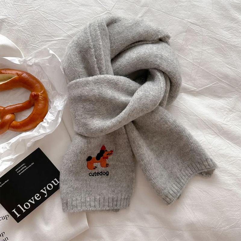 2024 Neu Warmer und Vielseitiger College-Stil Gestrickter Niedlicher Kleiner Hund Bestickter Schal für Damen im Herbst und Winter