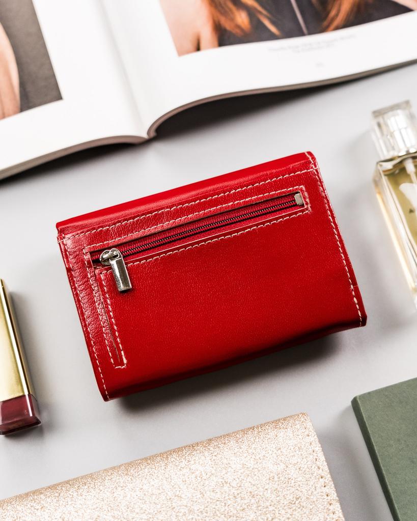 Women's leather wallet with snap closure - Rovicky