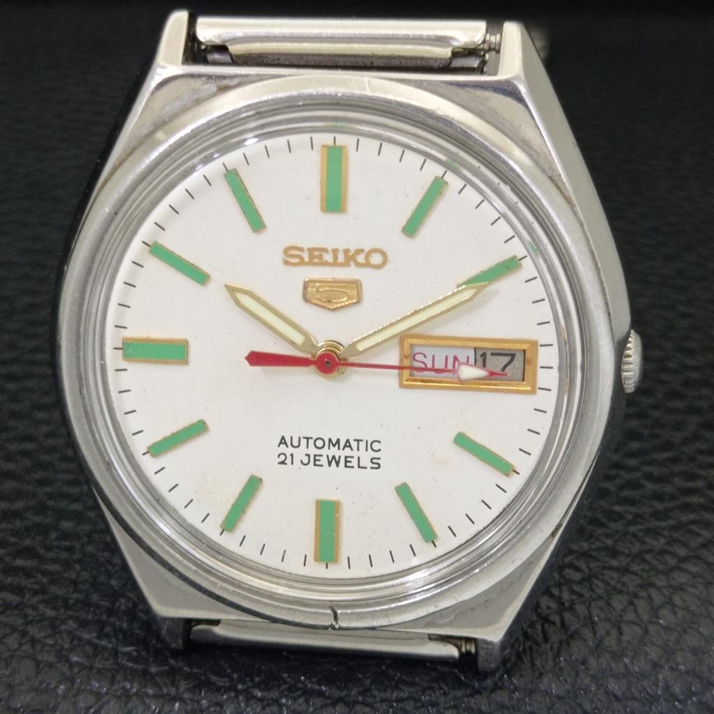 AUTOMATIC VINTAGE SEIKO 5 JAPAN MENS WHITE COLOR DIAL WATCH a702607-1