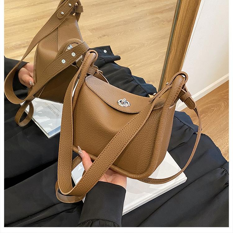 

2025 spring and summer new niche design handbag small square bag fashion shoulder bag trend versatile messenger bag