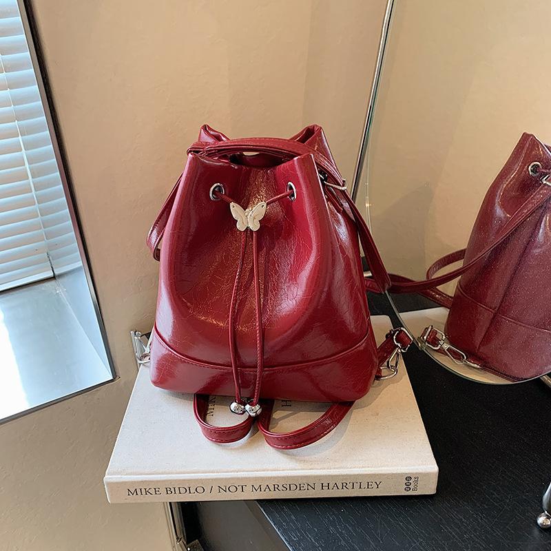 

Популярна жіноча сумка Bucket Bag великої місткості, повсякденний, новий модний рюкзак 2024 року, рюкзак на одне плече через плече червоний