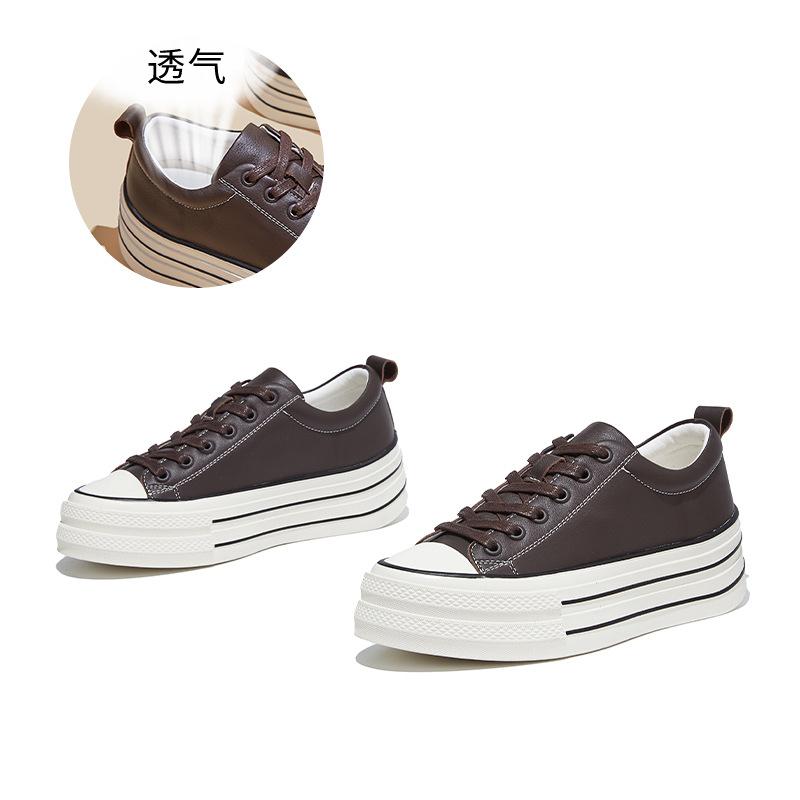 Die erste Schicht aus Rindsleder kleine weiße Schuhe Frühling 2026 Retro-Board-Schuhe mit dicken Sohlen zur Erhöhung der Höhe, lässig und nicht müde Füße