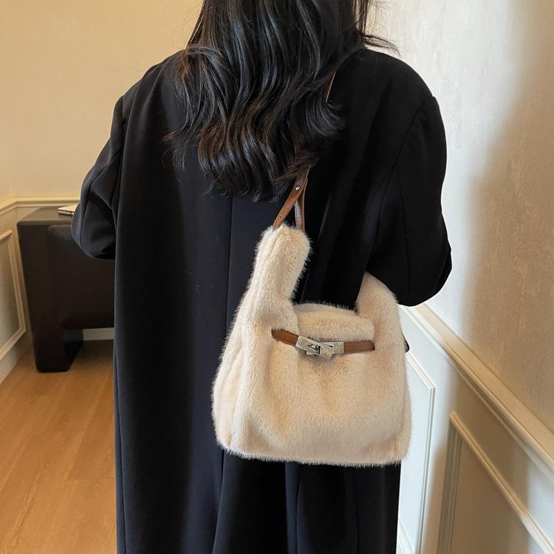 New Cute and Versatile Faux Fur Top Handle Bag Women Fashion Korean Crossbody Shoulder Bag Leisure Commuting Bucket Bag